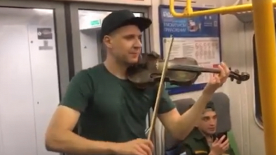 Российские военные хором спели «Кукушку» в электричке